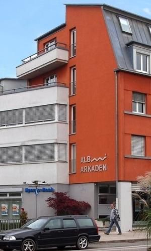 Gebäude und Eingang des Bürgerbüros in Ettlingen